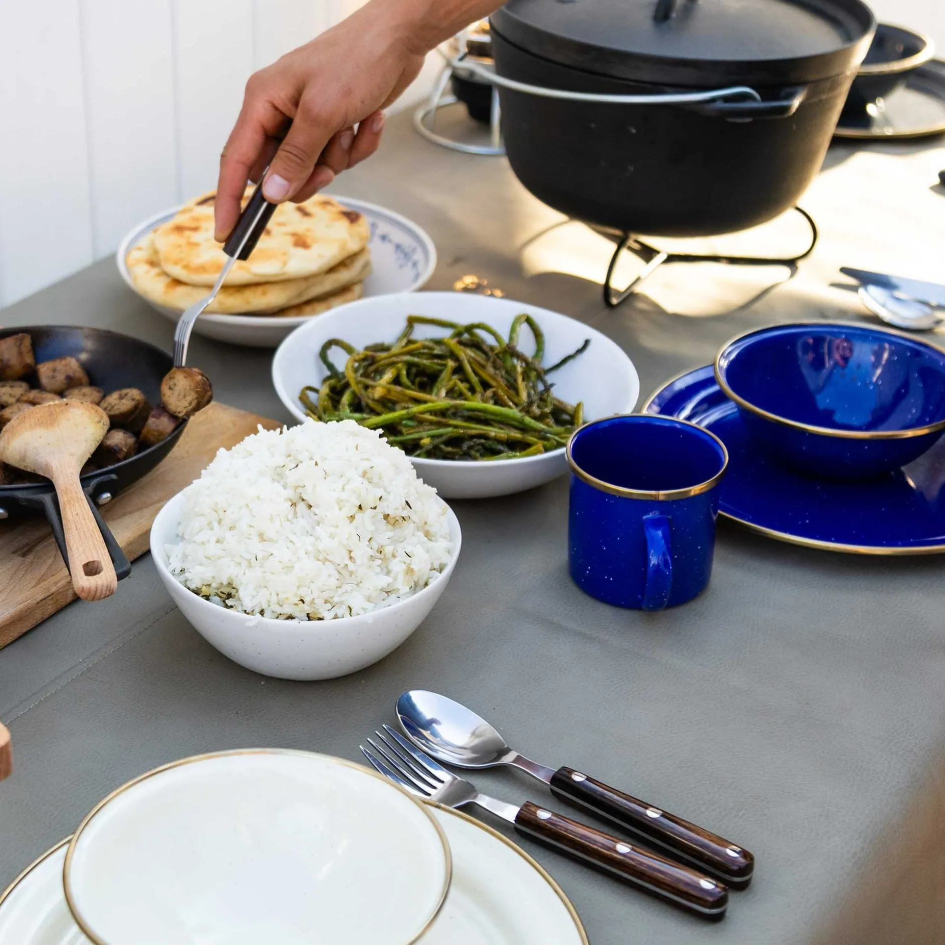 Mesa 4 Person Enamelware Table Set